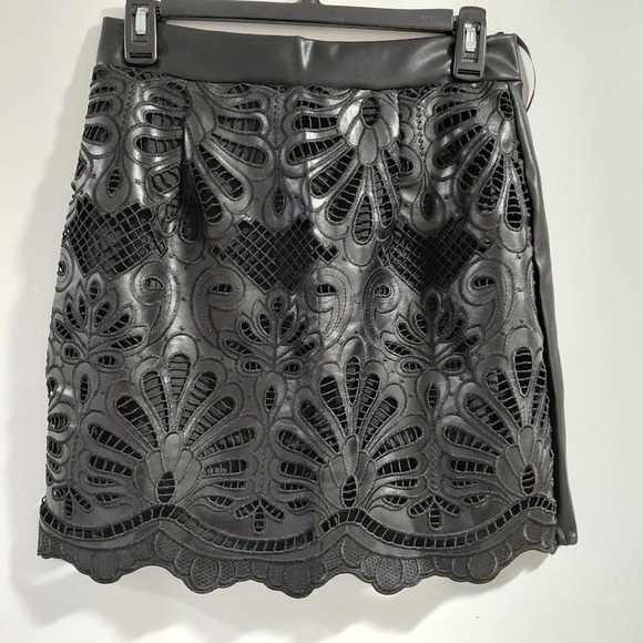 ChicMe Womens Black Faux Leather Laser Cut Lace Mini Skirt Size Medium - Picture 6 of 10